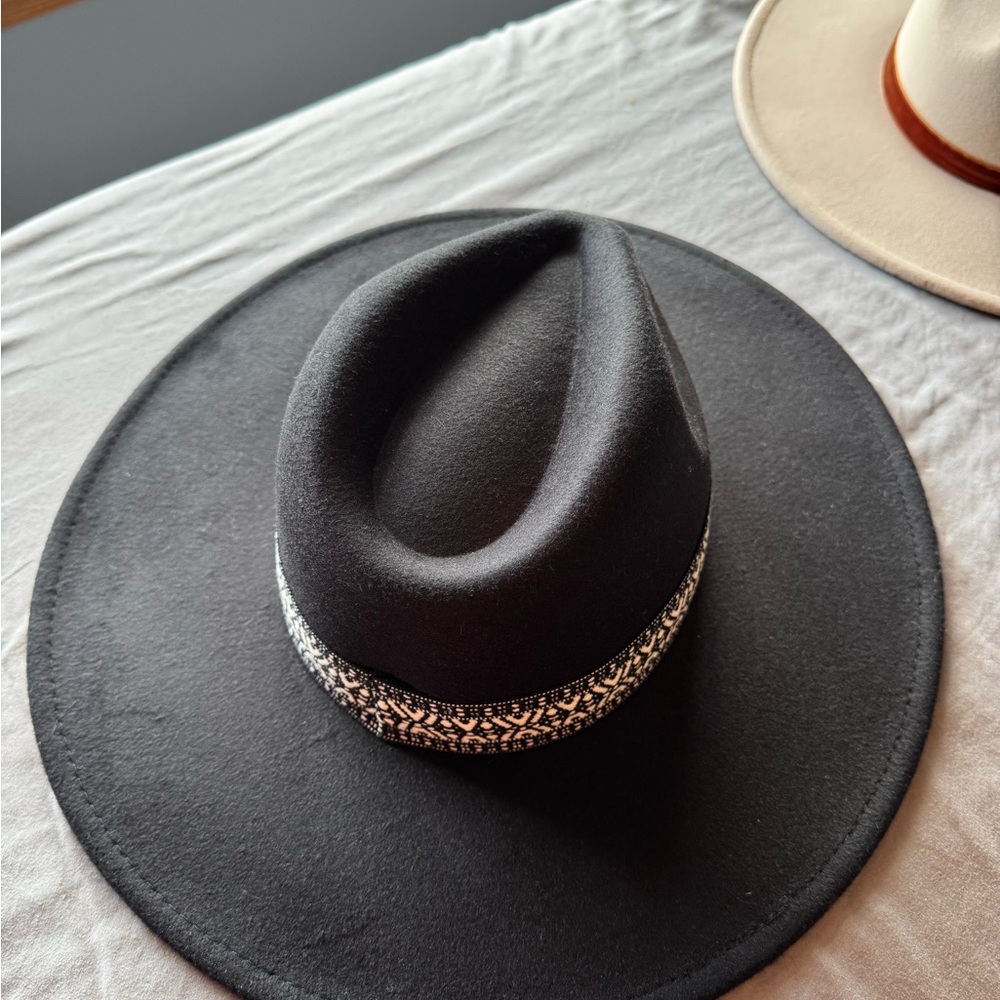 Time and Tru Black Hat with Patterned Band